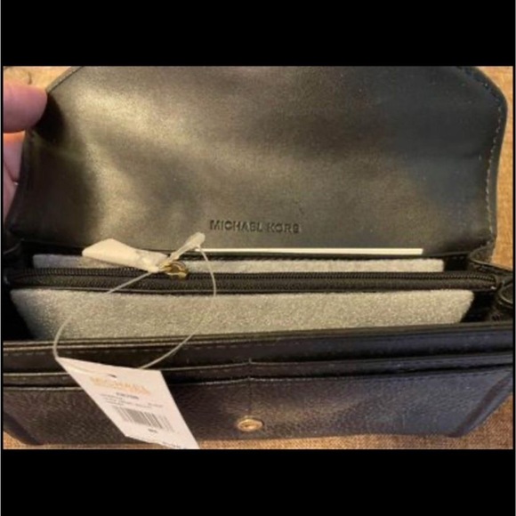 Authentic Michael Kors Wallet For Women - Picture 3 of 3